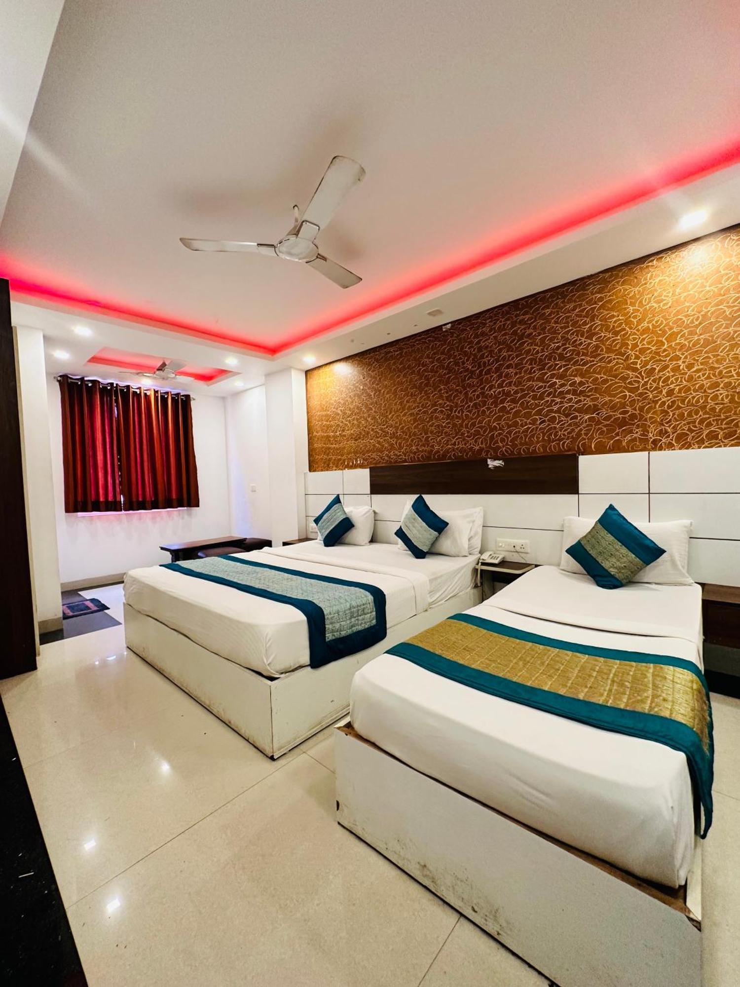 Airport Hotel Mayank Residency Nuova Delhi Esterno foto